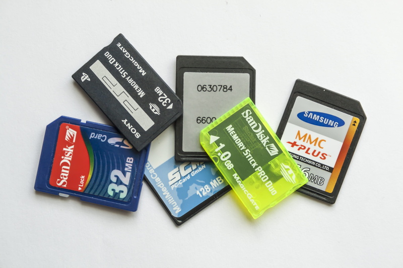 color, consumerism, Memory Cards, removable, capacity, medium group of objects, brand, sd card, indoors, sd, memory stick pro, Memory Stick, six, white background