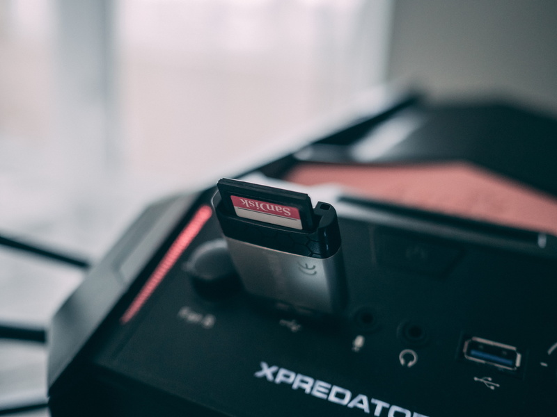 communication, 4K, selective, music, o, red, focus, arts culture and entertainment, sd card, day, memory card, number, card, text, technology, no people