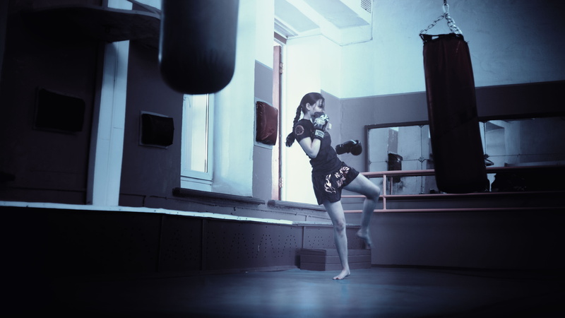 girl in the gym, training apparatus, leisure activity, one person, kickboxer, casual clothing, body, smiles, pear, kicking, indoors, gloves, athlete, eyes