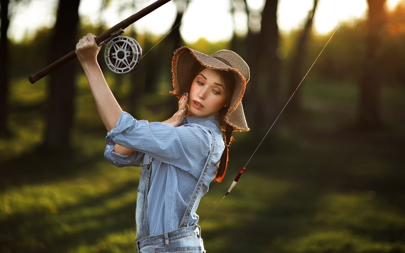 casual clothing, fishing rod, lifestyles, three quarter length, leisure activity, adolescence, front view, women outdoors, model, 1080P, women, one person