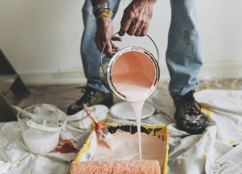 men, close-up, roller, person, interior, pastel, 5K, container, room, freshness, holding, paint, preparation, painter, pouring, construction, prepare