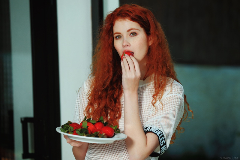 4K, redhead, women, garden, Sex-art, blouse, strawberries, green eyes, SexArt Magazine, long hair, plants, eating, Heidi Romanova