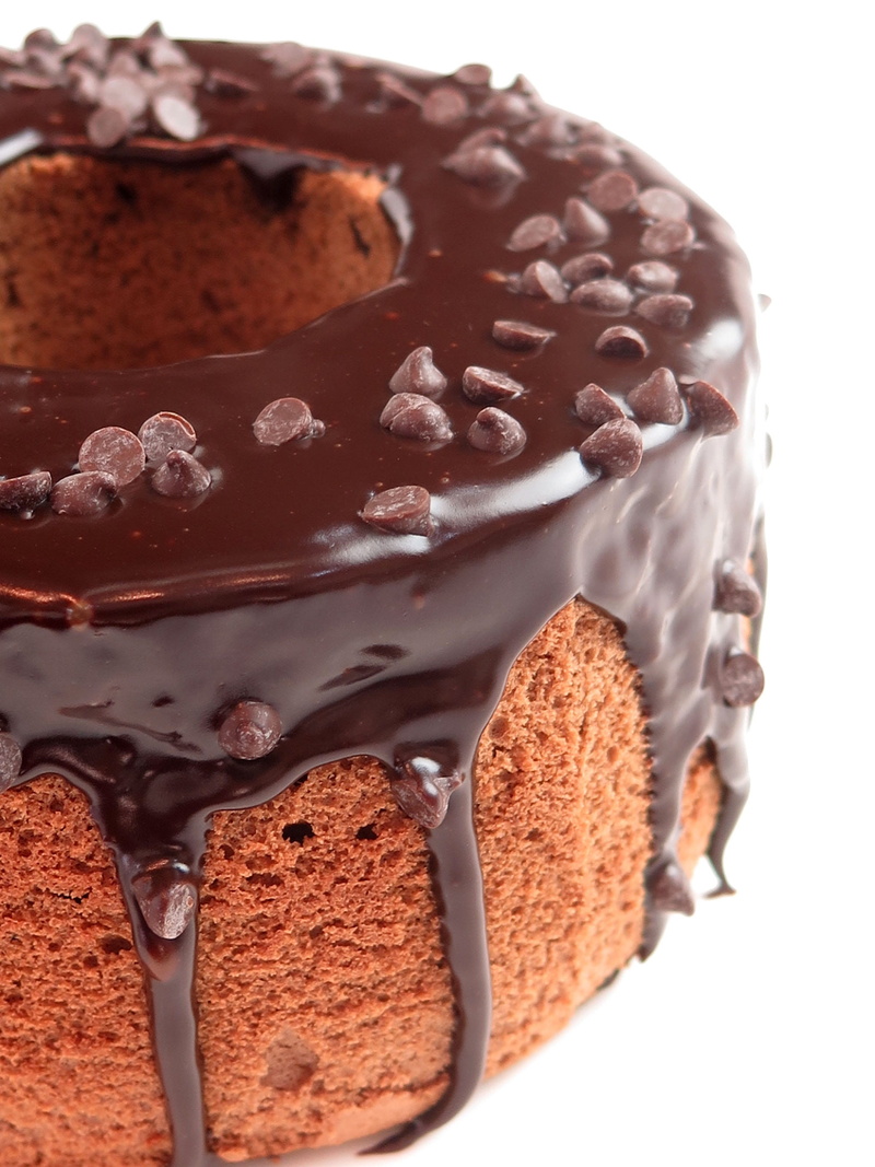 white background, chocolate, hood, dessert, still life, chiffon cake, cake, cream, baked, gourmets, no people, surface, temptation, ready-to-eat, unhealthy eating