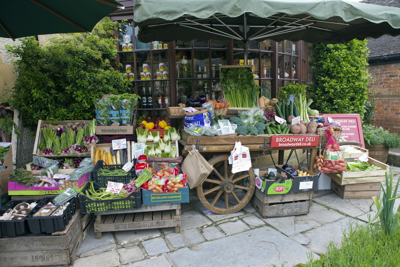 uk, greengrocers handcart, cotswolds, built structure, 5K, vegetable, nature, large group of objects, sale, market stall, architecture, food and drink