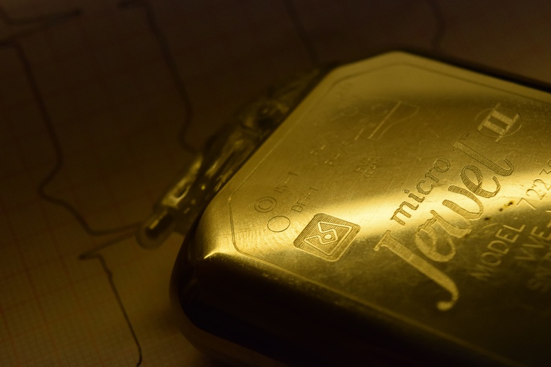 investment, shiny, economy, currency, business, pacemaker, paper currency, heart, corporate business, purity, luxury, 5K, studio shot, no people, finance