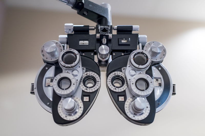 checkup, camera - photographic equipment, equipment, 5K, still life, ophthalmologist, machinery, photography themes, studio shot, close-up, clinic, test