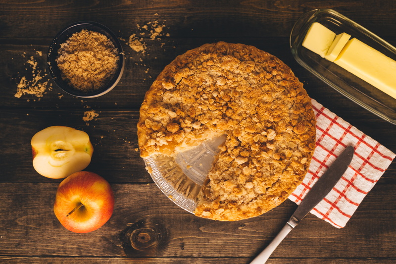 slice of pie, food, ready-to-eat, apples, 5K, fall, thanksgiving, preparation, apple pie, wellbeing, wood - material, slice, high angle view, dessert