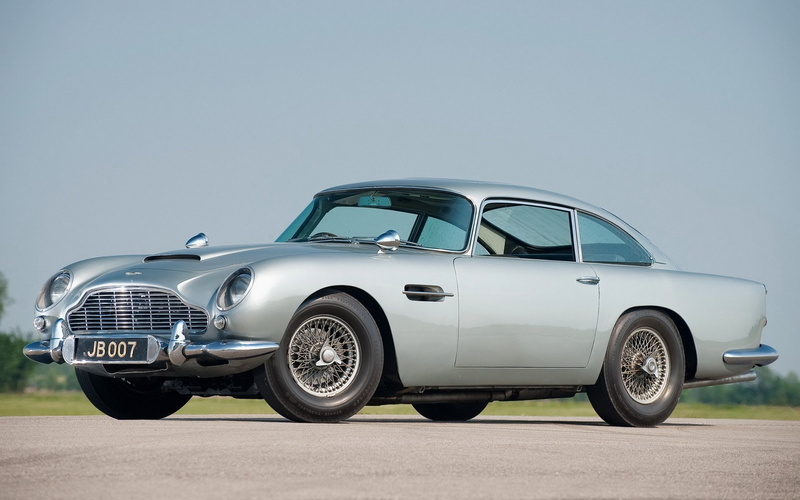 land vehicle, Aston Martin, tire, copy space, transportation, blue, silver colored, people, aston martin DB5, sports car, retro styled, vintage car, wheel