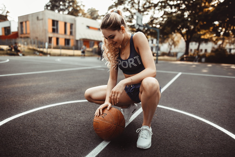real people, basketball - ball, 1080P, basketball - sport, women, blonde, sneakers, young women, lifestyles, clothing, depth of field, hairstyle, smiling