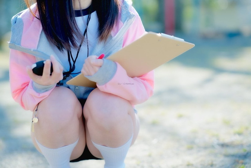 teal, park, one person, neck, Japan, zip, pink color, 480P, midsection, leisure activity, lifestyles, front view, crew, sitting, day, real people, gray