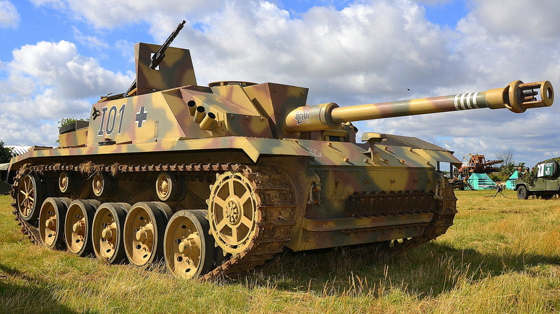 land Vehicle, machinery, caterpillar Track, sky, field, gun, artillery, fighting, turret, green, armed Forces, heavy, power, Second, camouflage, aggression