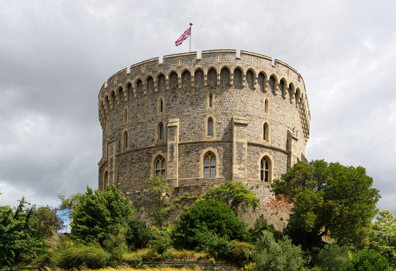 queen, history, cloud - sky, travel destinations, windsor, nature, king, tower, day, united kingdom, outdoors, low angle view, tourism, travel, tree, government