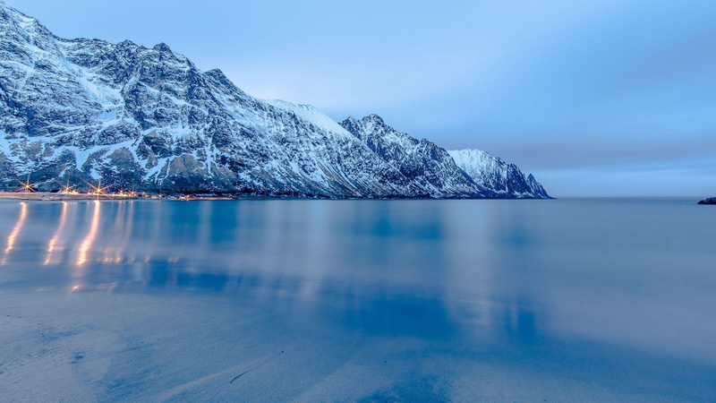 snow, 2K, frozen, formation, mountain, photography, lights, covered, light, 2560x1440, rock, lake, reflecting