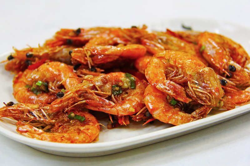 plate, table, dinner, white, food and drink, healthy eating, garnish, chinese, studio shot, tai-o fishing village, meal, crustacean, herb, indoors, seafood