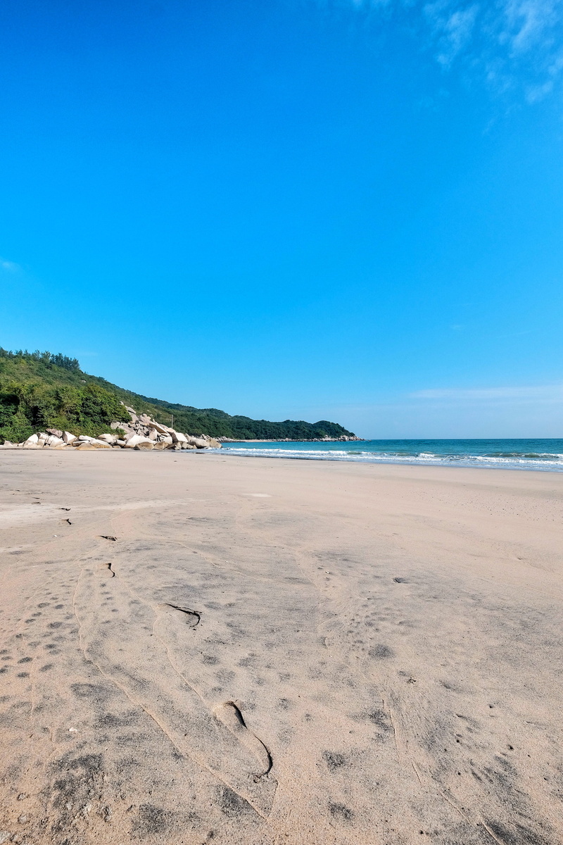 beauty in nature, sea, outdoors, tranquil scene, day, non-urban scene, tranquility, sunlight, scenics - nature, land, blue, hong kong, blue sky, no people