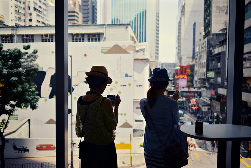 hat, clothing, leisure activity, uniform, hong kong, two people, hong kong island, people, day, back, 5K, architecture, three quarter length, outdoors