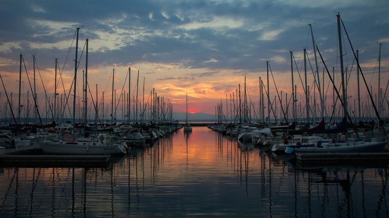 nature, moored, boat, tranquility, 1080P, beauty in nature, pole, cloud - sky, reflection, harbor, sunset, white, yacht, mast, black, marina, outdoors