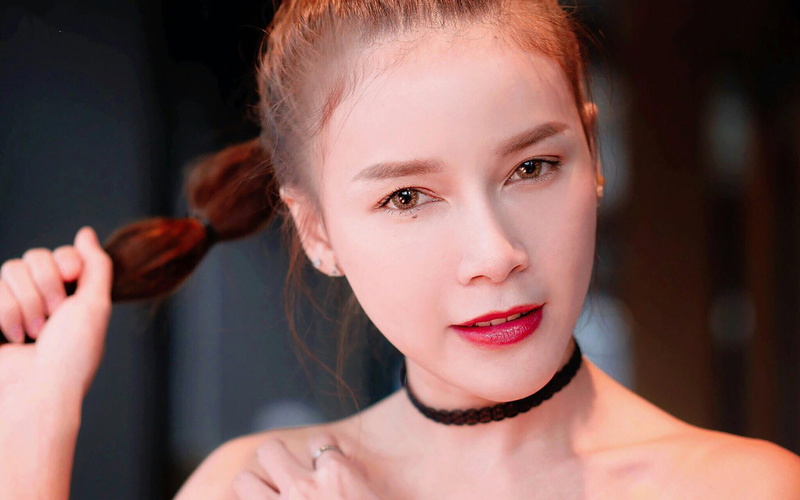 1080P, beautiful woman, model, Lanchakorn Yeunyaw, one person, women, portrait, focus on foreground, adult, indoors, child, Asian, Thailand model, hairstyle