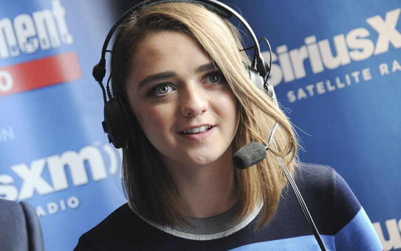 communication, blue, women, young Adult, actress, entertainment, technology, maisie williams, headset, crew, s, headphones, music, emotion, blond hair