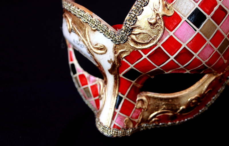 single object, event, theatrical Performance, elegance, studio shot, no people, red, expense, disguise, gold Colored, luxury, gold, mask, carnival, venice - Italy