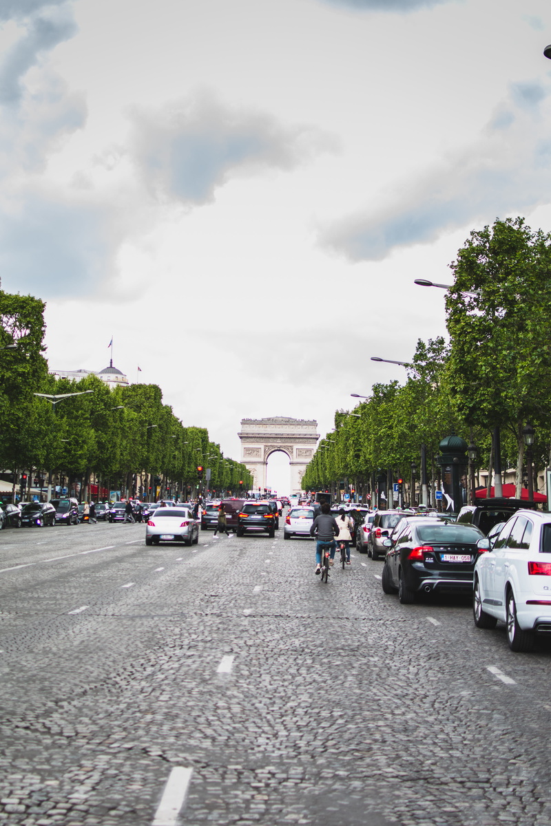 france, street, car, plant, outdoors, arc de triomphe, city, nature, paris, day, incidental people, tree, architecture, mode of transportation, land vehicle