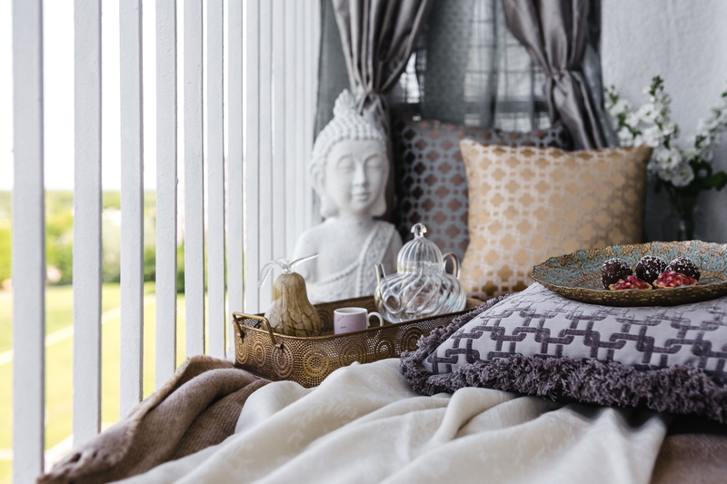 comfy, statue, oriental, textile, bed, seating, comfortable, religion, chilling, Decor, representation, pillow, male likeness, table, sculpture, cozy, selective focus