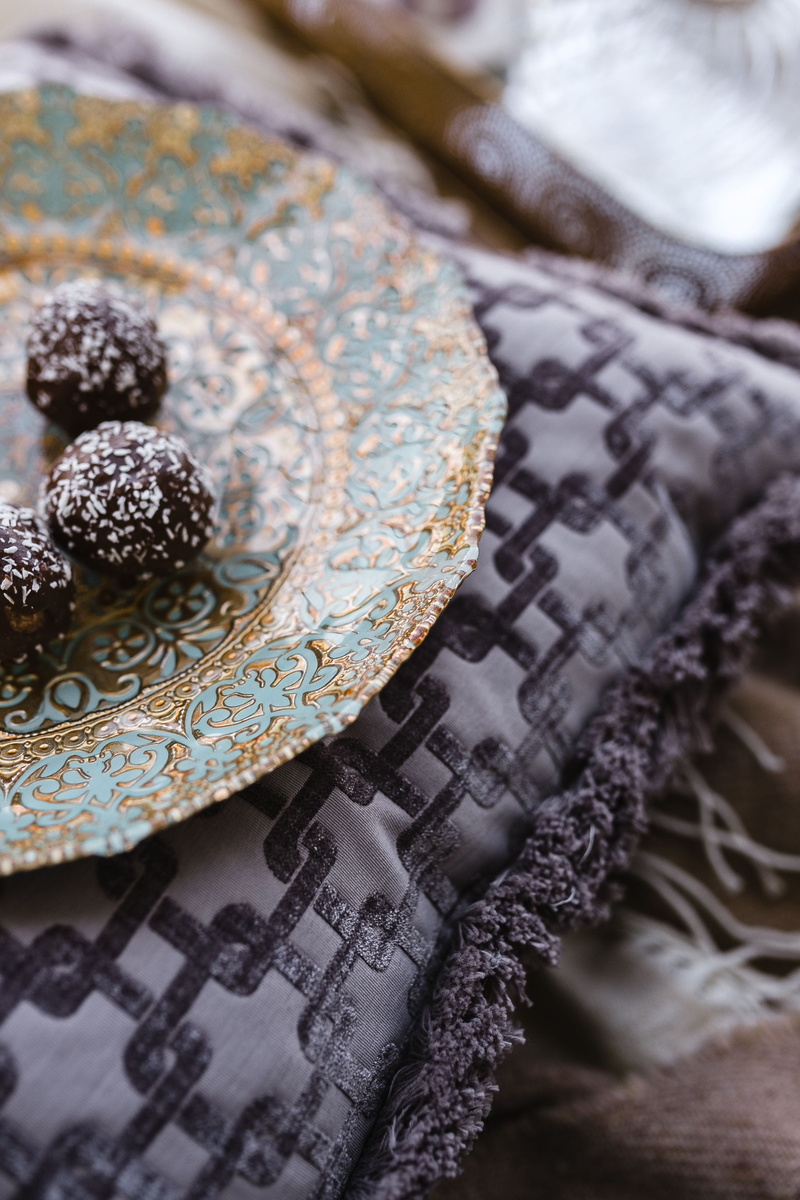 plate, design, sweet food, floral pattern, dessert, comfortable, still life, text, chilling, healthy eating, outdoor, pillows, cozy, Balcony, relax, 2K