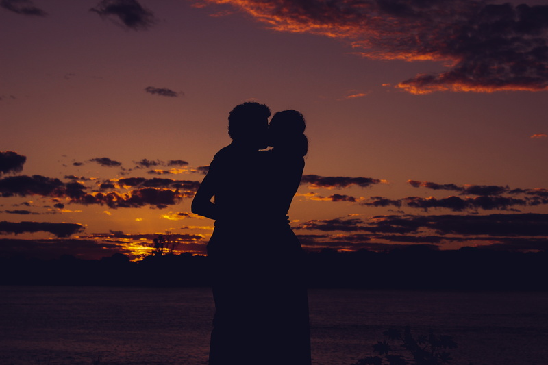 togetherness, scenics - nature, sunset, nature, 5K, positive emotion, eventide, casal, cloud - sky, tranquility, kissing, dress, beauty in nature, trees