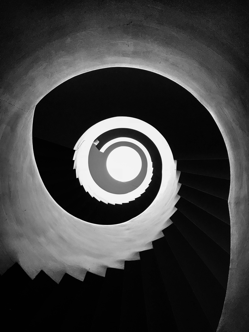 white, no People, pattern, twisted, spirale, 4K, noir, tunnel, black Color, backgrounds, built Structure, escalator, infinity, shape, turning, architecture