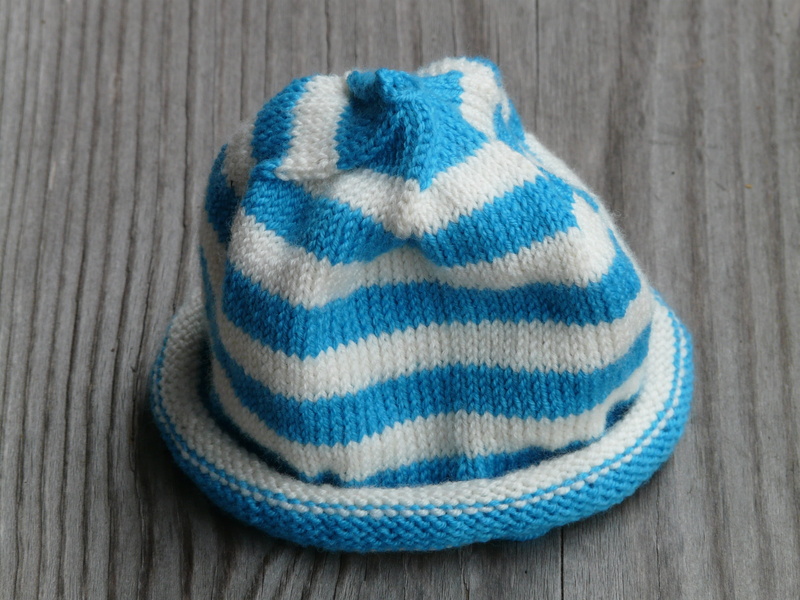 Caps, wood - material, make your own, striped, cold, blue, Knot, attract, textile, material, Cap, caps for, fashion, softness, simplicity, still life, no People