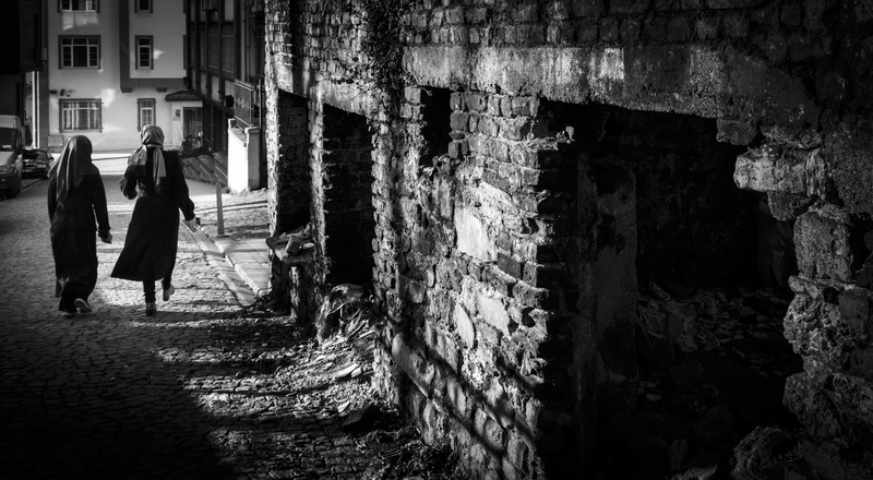 walking, street, wall, adult, real people, white, building, 4K, leisure activity, Street Photography, dark, day, old, clothing, people, Monochrome, black