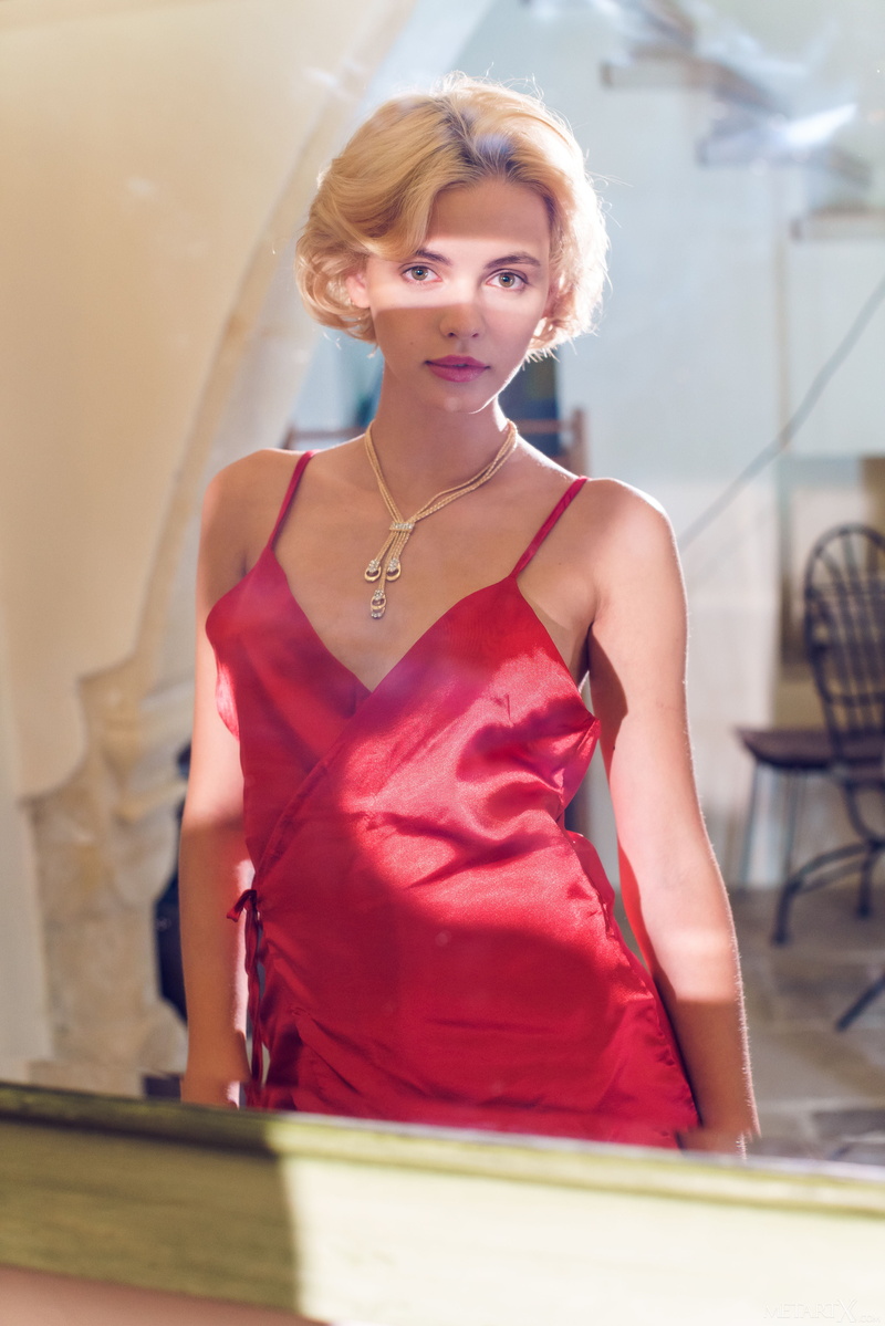 blonde, green eyes, 4K, short hair, red dress, necklace, Met-Art, Natasha Udovenko, women, looking at viewer, portrait display, room, Lilit A