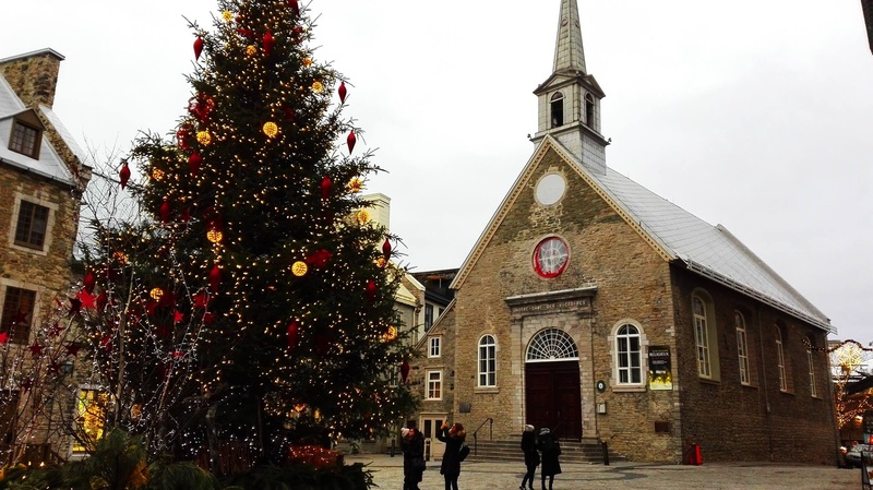 belief, champlain, christmas decoration, old town, christmas tree, holiday, nature, history, canada, québec, snow time, lower town, snow, city, monument