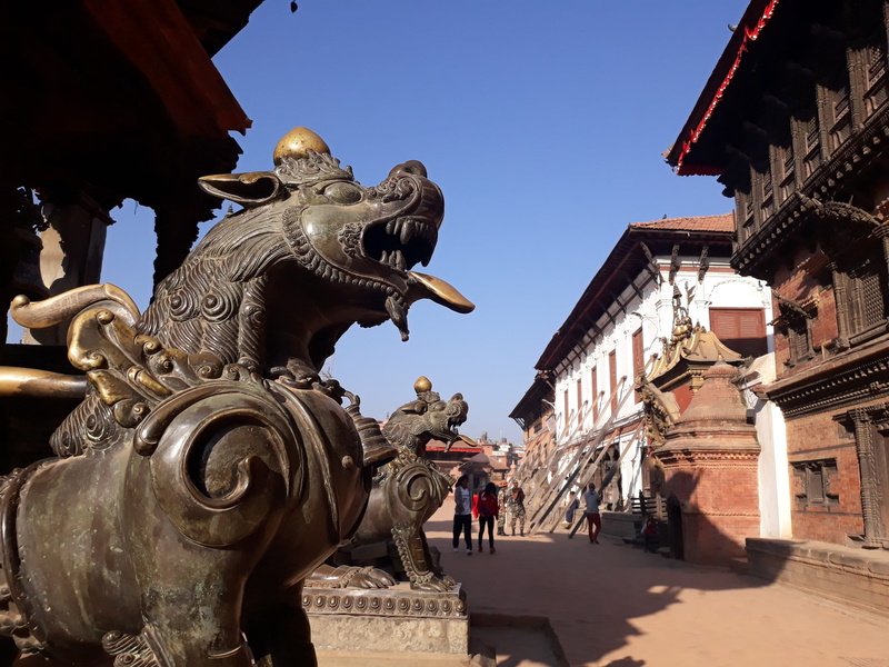 clear sky, art and craft, bhaktapur, royal, sculpture, front, building, human representation, nature, architecture, craft, old, world, gargoyle, 2K, site