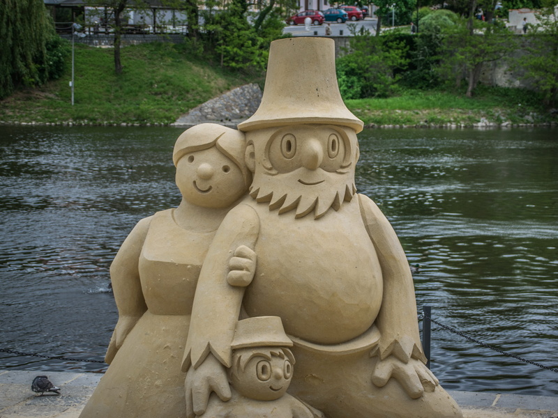 sculpture, 4K, creativity, male likeness, park, art and craft, creative sculpture, tree, water, sculptures of sand, no people, focus on foreground, park - man made space