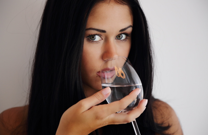 glass, 4K, brunette, women, Macy B, water