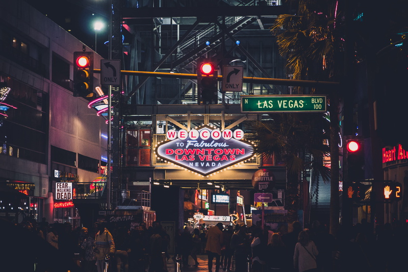 light, dark, city life, crowd, 5K, city, las, nightlife, building exterior, men, women, lighting equipment, text, vegas, large group of people, built structure