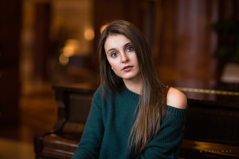 Cyril Max, brown eyes, brunette, bokeh, looking at viewer, 1080P, women, green shirt