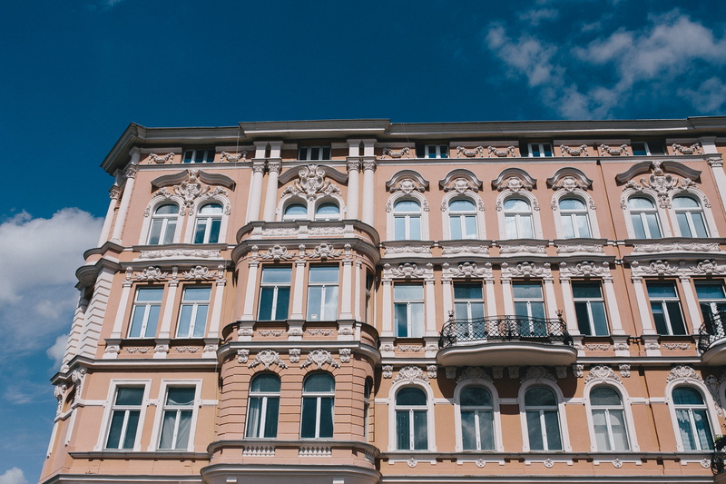 buildings, house, day, 4K, Poland, balcony, outdoors, urban Scene, sunlight, arch, street, Bydgoszcz, facade, travel, window, built Structure, building Exterior