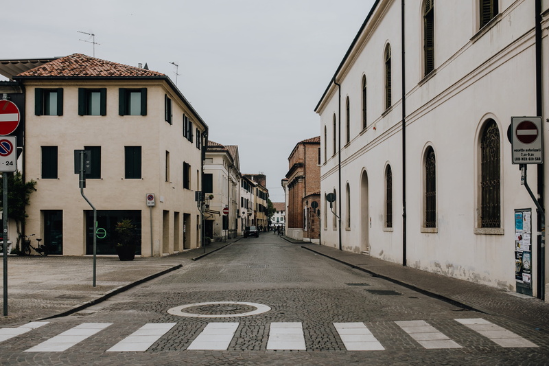 city, may, built structure, symbol, nature, sky, diminishing perspective, veneto, building exterior, road marking, castelfranco veneto, outdoors, long