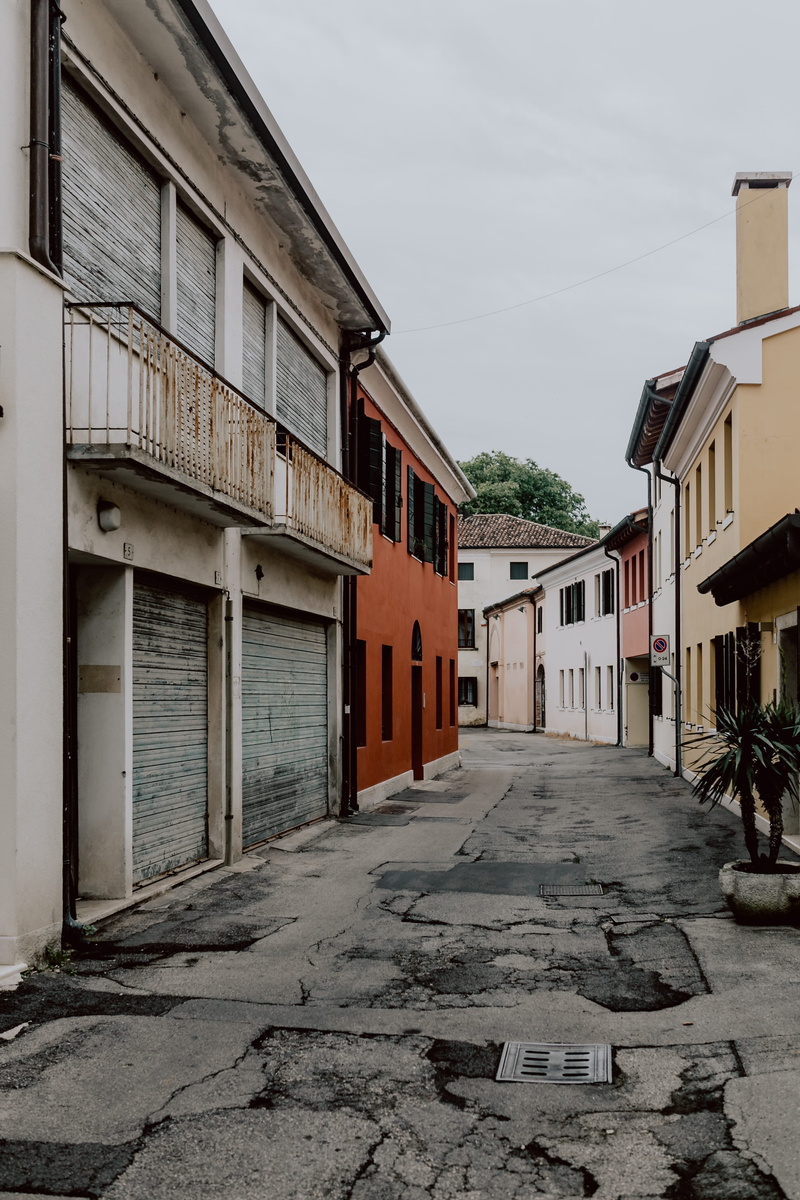 building exterior, day, row house, built structure, outdoors, city, road, architecture, no people, nature, may, Italy, 4K, house, cloud - sky, alley, castelfranco veneto