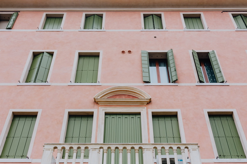 glass - material, 2K, entrance, outdoors, architecture, pattern, built structure, veneto, spring, Italy, apartment, pink color, in a row, residential district