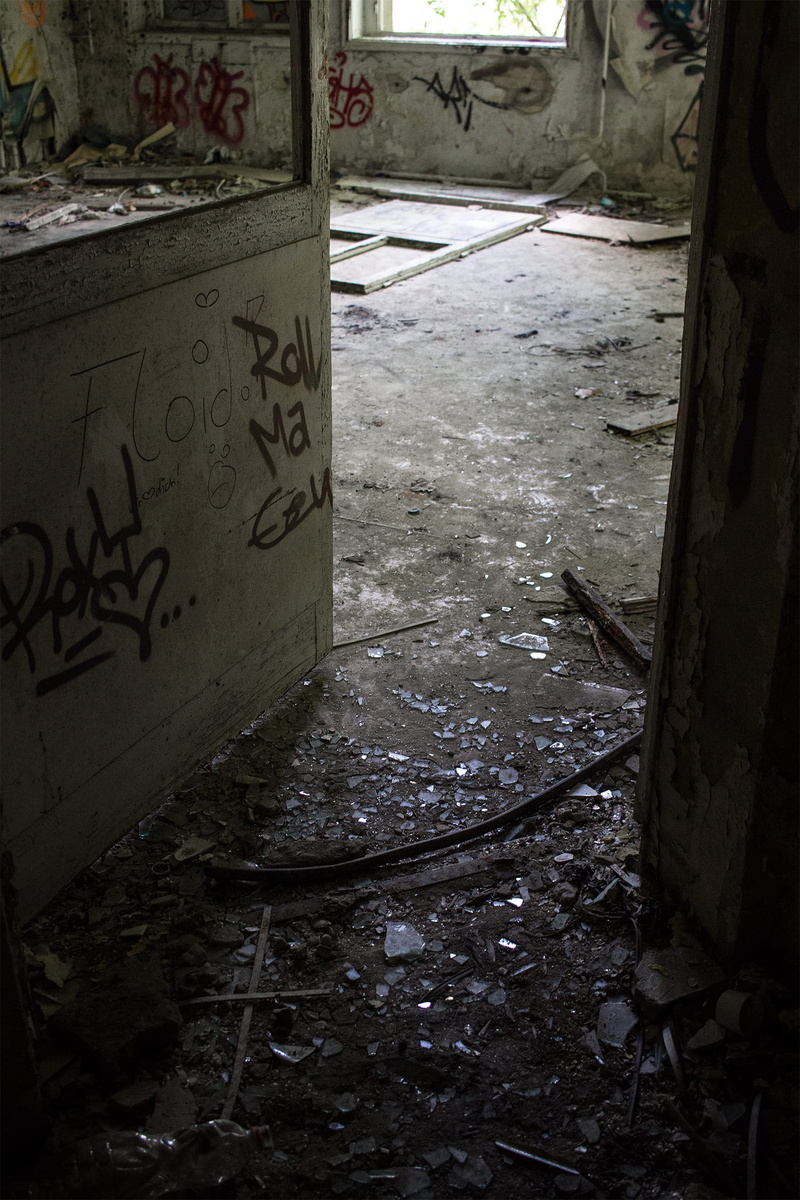 graffiti, architecture, abandoned building, 1080P, old, message, abandoned, spooky, built structure, art and craft, high angle view, tag, graffito, glass