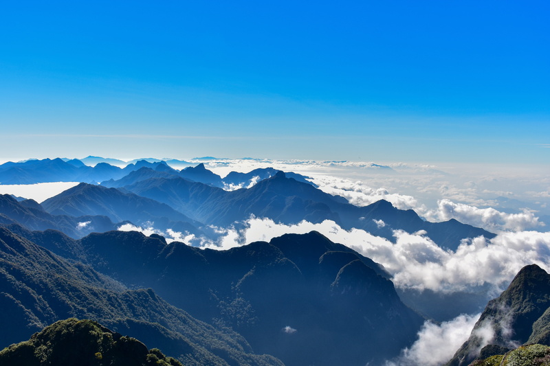 no people, snow, tranquil scene, mountain peak, snowcapped mountain, sky, landscape, sun, nature, outdoors, non-urban scene, idyllic, sapa, beauty in nature