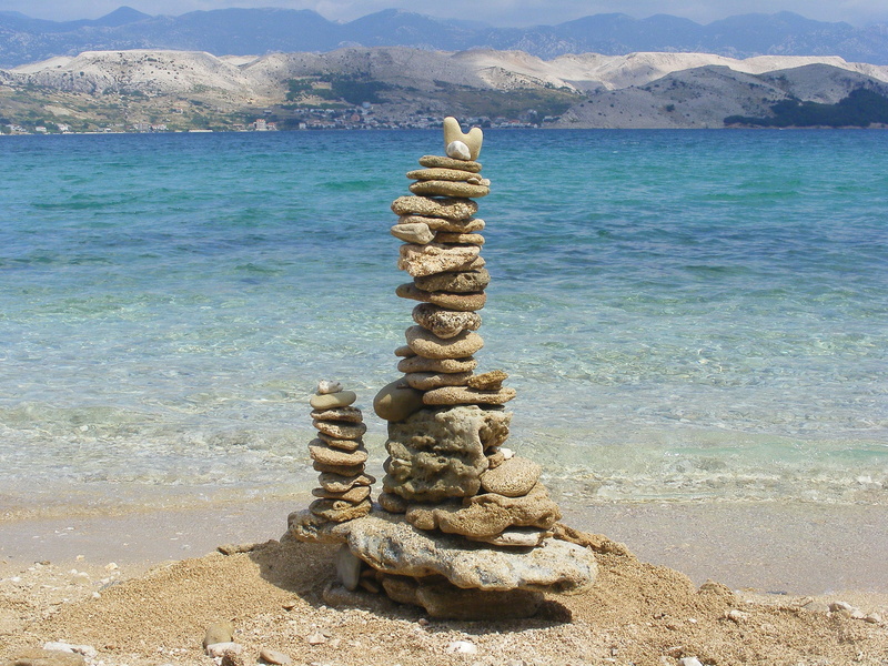 no people, body, tranquil scene, water, stone, relaxation, steinchen, stack, stones, beach, stone - object, outdoors, balance, pastime, sea, stability