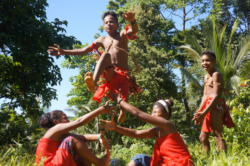 togetherness, teenager, playing, teenage boys, plant, adult, males, daytime, outdoor, emotion, young men, women, aeta kids, child, shirtless, s, Native