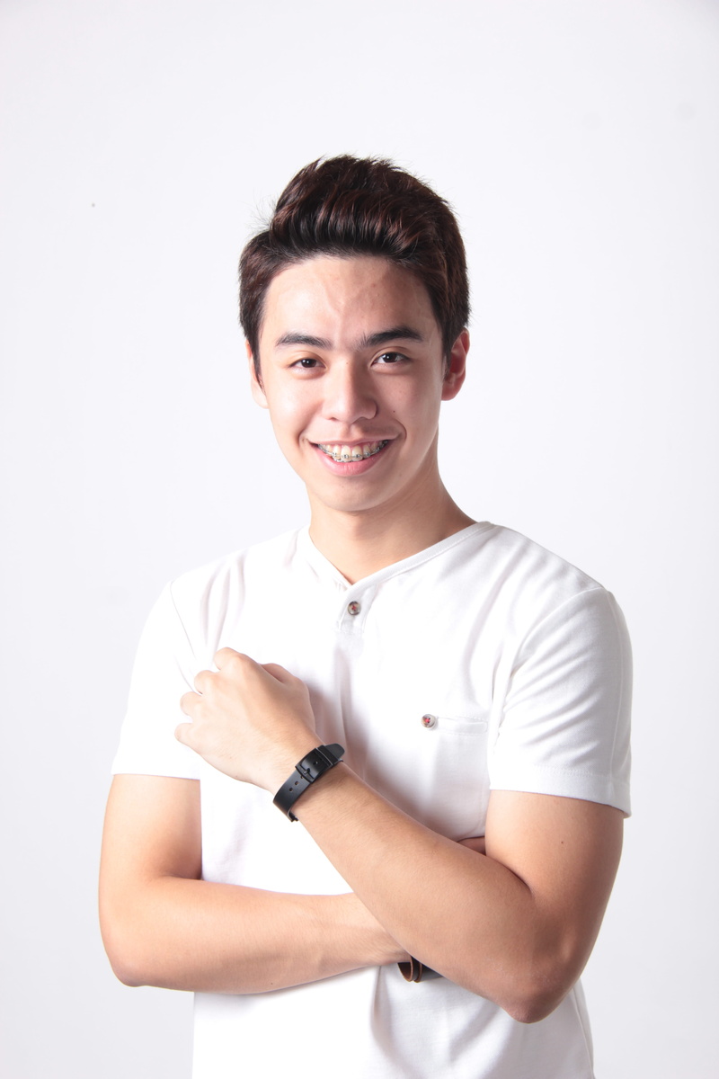 happy, cut out, looking at camera, T-shirt, portrait, young men, model, young adult, front view, man, indoors, smiling, white, person, of a boy, emotion