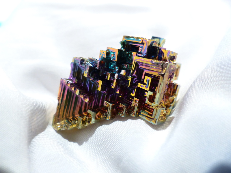 bred, table, color, metallic gloss, metallic, spectrum, still life, bismuth crystal level, pattern, computer chip, colorful, bismuth crystal, high angle view