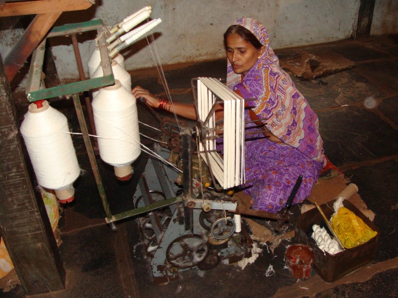 stand, messy, adult, weaving, technology, 2K, garag, hand loom, skill, thread, tradition, lifestyles, indoors, coarse cloth, village industry, yarn making