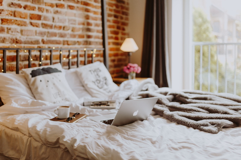 bedding, macbook pro, furniture, communication, home, coffee, luxury, bed, comfortable, lifestyles, bricks, cozy, no people, indoors, wireless technology